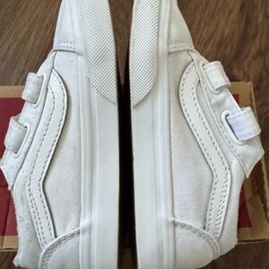 Vans toddler 9.5c /White Sneakers Classic Design